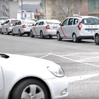Vuelve el conflicto taxi contra VTC: el 1 de junio los taxistas se manifestarán por el centro de Madrid. Estas son sus demandas