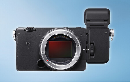 Sigma FP L, la nueva “cámara de bolsillo full-frame” sube la apuesta hasta los 61 Mpíxeles (y llega acompañada del visor EVF-11)