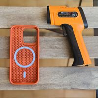 Compré una funda para disipar el calor de mi móvil y para protegerlo. Resulta que solo hace una de las dos cosas 