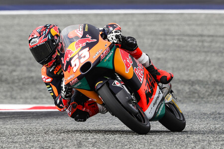 ¡Milimétrico! Deniz Öncü pesca en río revuelto su segunda victoria en Moto3 por solo cinco milésimas