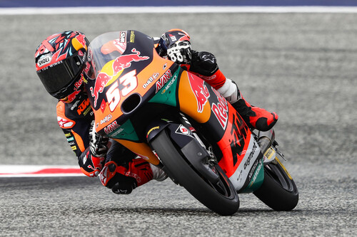 ¡Milimétrico! Deniz Öncü pesca en río revuelto su segunda victoria en Moto3 por solo cinco milésimas