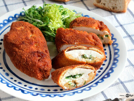 Pollo a la Kiev: receta ultrajugosa de pechugas de pollo rellenas de mantequilla