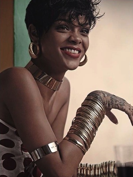 El ex-guardaespaldas de Rihanna la demanda por tener la boca más sucia que una alcantarilla