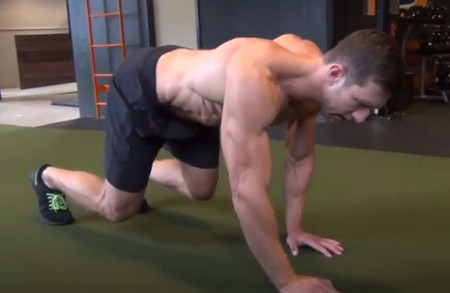Animal flow: aprende a realizar tiger crawl para fortalecer el core entrenando sin material