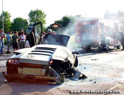 Wrecked Lamborghini Murciélago LP640