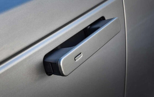 Son terribles al usarlas". El CEO de Volkswagen se opone a una de las grandes modas que Tesla y varias marcas chinas están siguiendo: las manijas retráctiles