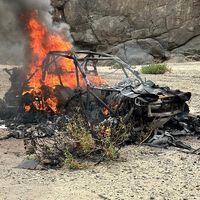Un terrible incendio en el Dakar desintegra un Century CR6: "100 metros más y no hubiésemos salido del coche" 