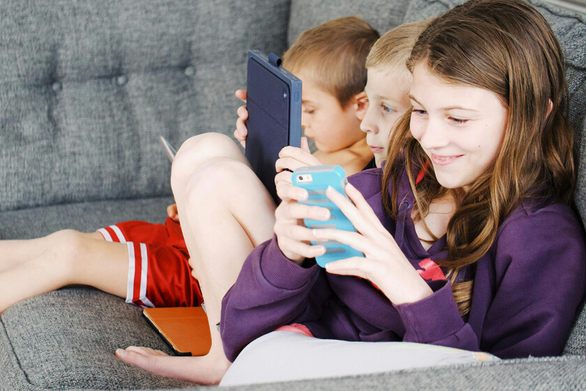 Que el móvil y las redes sociales afectan a la salud mental de los niños estaba claro. Ahora un estudio marca el límite en 16 años