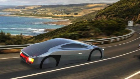 A menos de que caiga otro meteorito apocalíptico, nunca te quedarás sin carga en este auto eléctrico
