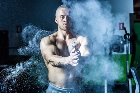 Magnesio en polvo, líquido o en bloque: cuál utilizar cuando entrenamos en el gimnasio