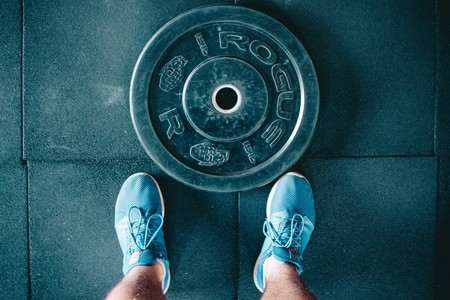 Entrenar a medio día: una rutina rápida en el gimnasio para entrenar todo tu cuerpo en tiempo récord