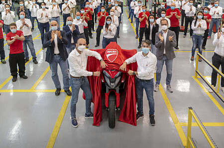 La Ducati Multistrada V4 será la primera moto del mundo con radar delantero y trasero de ayuda a la conducción