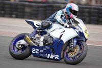 El matrimonio forzado y fracasado de Alex Lowes