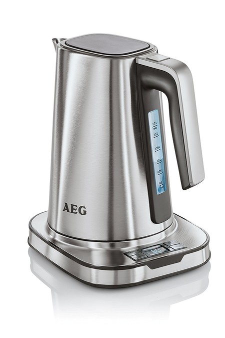 Por 65,98 euros tenemos el hervidor de agua AEG EWA7800 de 1,7 litros gracias a Amazon