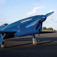 Antes de ser un SUV híbrido, el Rafale fue uno de los aviones más rápidos del mundo. Renault acaba de devolverlo a los cielos 