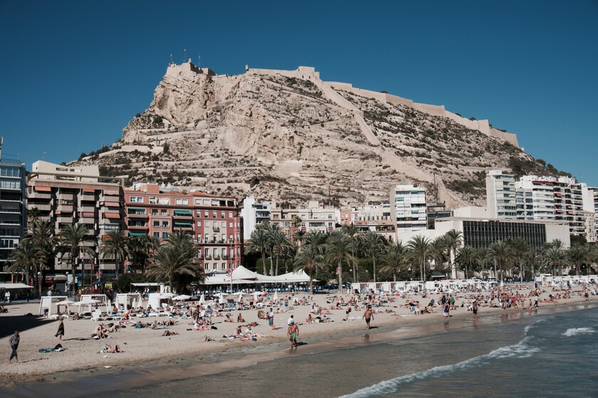 Durante años los pisos turísticos se expandieron sin freno. Alicante acaba de recordarles que se ha acabado la fiesta