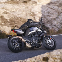 La MV Agusta Brutale 800 estrena motor Euro5 con los mismos 140 CV, también para el carnet A2 y por 13.400 euros