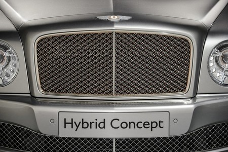 Bentley lanzará primero un modelo híbrido enchufable, luego uno diesel