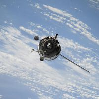 Hemos llenado la órbita de la Tierra de satélites. Y ahora el riesgo de una colisión catastrófica es altísimo