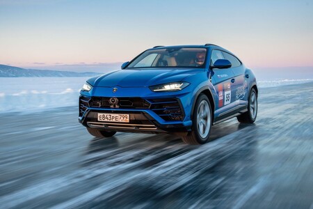 Lamborghini Urus se va a los extremos, impone récord de velocidad sobre un lago congelado en Rusia