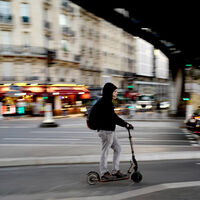 París prohíbe los patinetes eléctricos de alquiler en un referéndum popular con más de un 90% de abstención 
