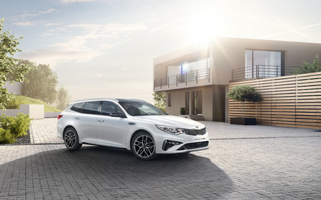 El Kia Optima se lava la cara con dos nuevos motores y algunos cambios por dentro y por fuera