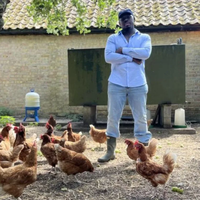 Ele trocou os palcos de rap pelo interior com um objetivo: fazer com que jovens se interessem pela agricultura 