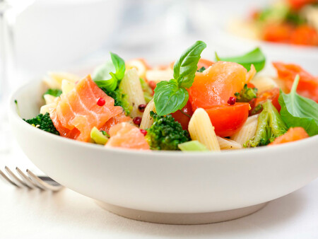 Cómo hacer la mejor ensalada de pasta casera y rápida con ocho recetas fáciles y frescas