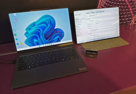 Con despegar el panel superior ya tienes un espacio de trabajo ampliado