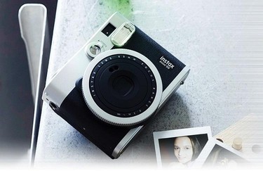 No solo la Polaroid te imprime una foto al instante, la Fujifilm Instax Mini también 
