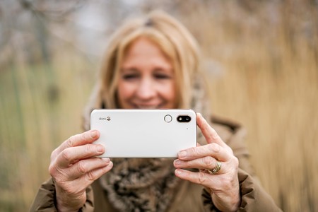 El nuevo Doro 8080 lleva Android a las "personas mayores activas" con 5,7 pulgadas y ratio 2:1