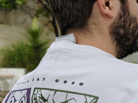 La salida de aire debe quedarse por encima del cuello de la camiseta | Imagen: Xataka