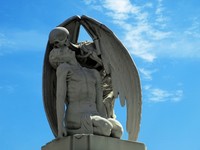 Necroturismo: la escultura del Beso de la Muerte 