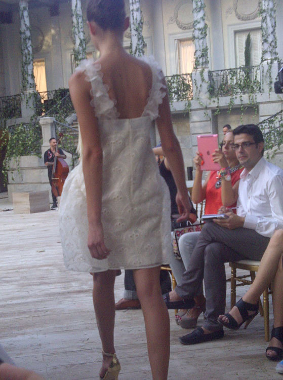 Foto de DELPOZO y debut de Josep Font: la fidelidad de la Alta Costura (11/19)