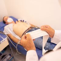 "El riesgo de infarto no está solo en lo que comes": expertos advierten sobre la contaminación, el ruido y el estrés