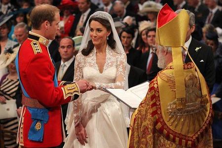 ¡Ay que ya tenemos más fotos de Guillermo recibiendo a Kate en el altar!