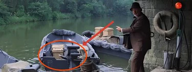 Si pausas Indiana Jones y la Última Cruzada en el minuto 1:03:01, verás que alguien del equipo de rodaje le echa un cable a él y a su padre 