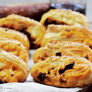 Rollitos de chorizo con queso. Receta de botana en video