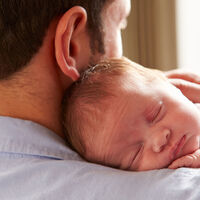 Los padres españoles han perdido el miedo a disfrutar de todo su permiso de paternidad, pero 12 de las 16 semanas las cogen simultáneamente con la madre 