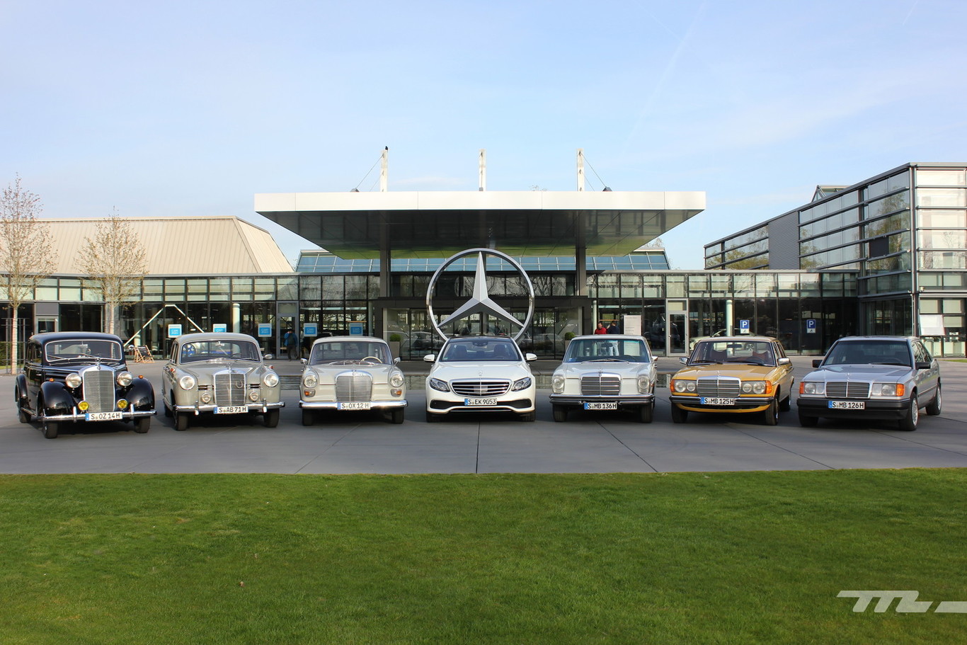 ¿Qué se siente al conducir 70 años de Mercedes-Benz Clase E en 48 horas?