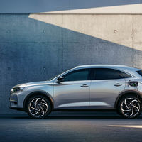 El DS 7 Crossback E-Tense híbrido enchufable estrena versión de 225 CV con hasta 72 km de autonomía