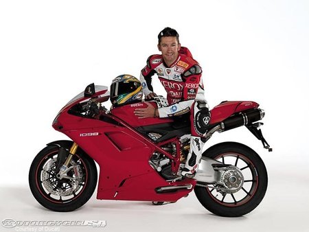 Troy Bayliss ya trabaja en la Ducati 2012 de Superbikes