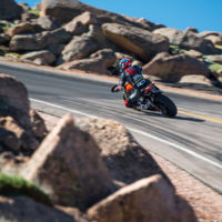 Las motos eléctricas piden paso: Victory repite la gesta del IOMTT con un podio en Pikes Peak