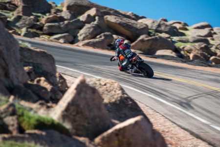 Las motos eléctricas piden paso: Victory repite la gesta del IOMTT con un podio en Pikes Peak
