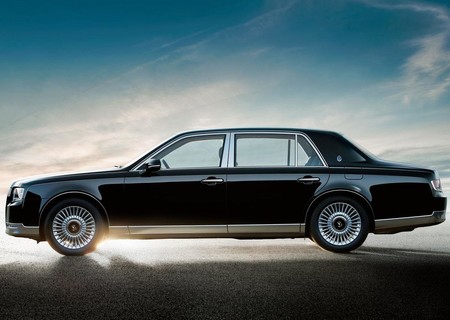 El coche del nuevo emperador de Japón seguirá siendo un Toyota Century, pero será híbrido, descapotable y único