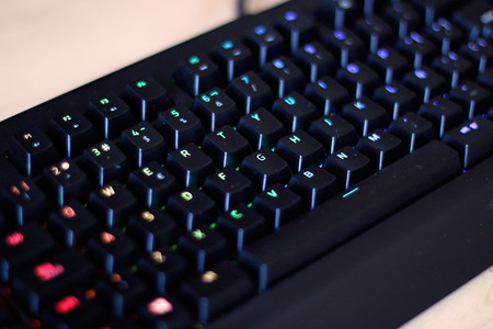 Razer Blackwidow Chroma v2, análisis: este teclado mecánico para gamers es mucho más que luz y color 