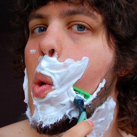 He decidido afeitarme la barba. ¿Qué cuidados cosméticos le convienen a mi piel?