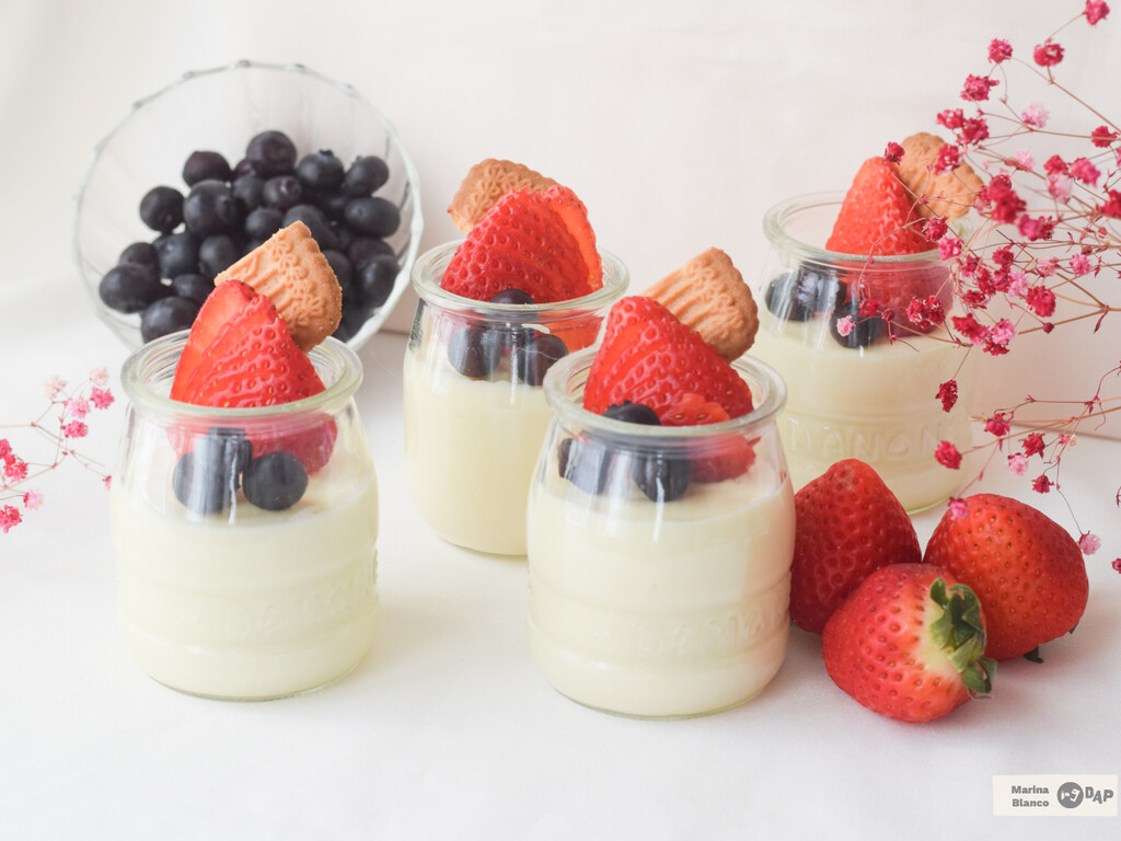 Mousse de chocolate blanco, un postre fácil y elegante