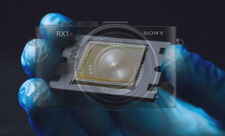 ¿Podría Sony anunciar hoy una RX1 que, por primera vez, llevara un sensor de imagen curvo?
