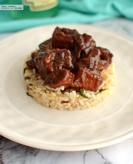Atún en salsa de ciruelas con jerez. Receta